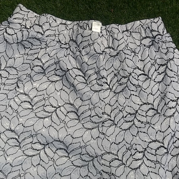 Skirt - Picture 2 of 3